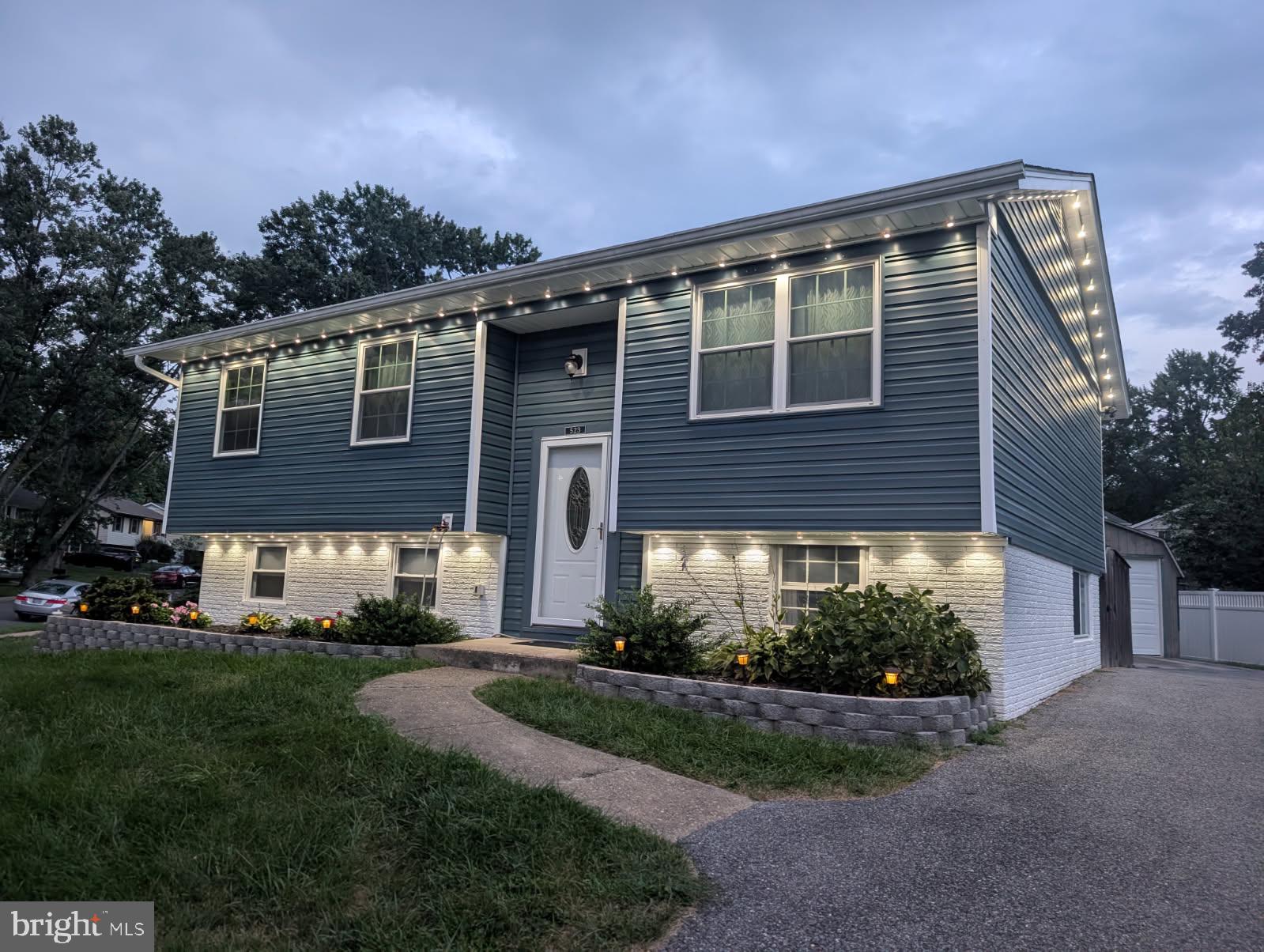 523 CHALET DRIVE W