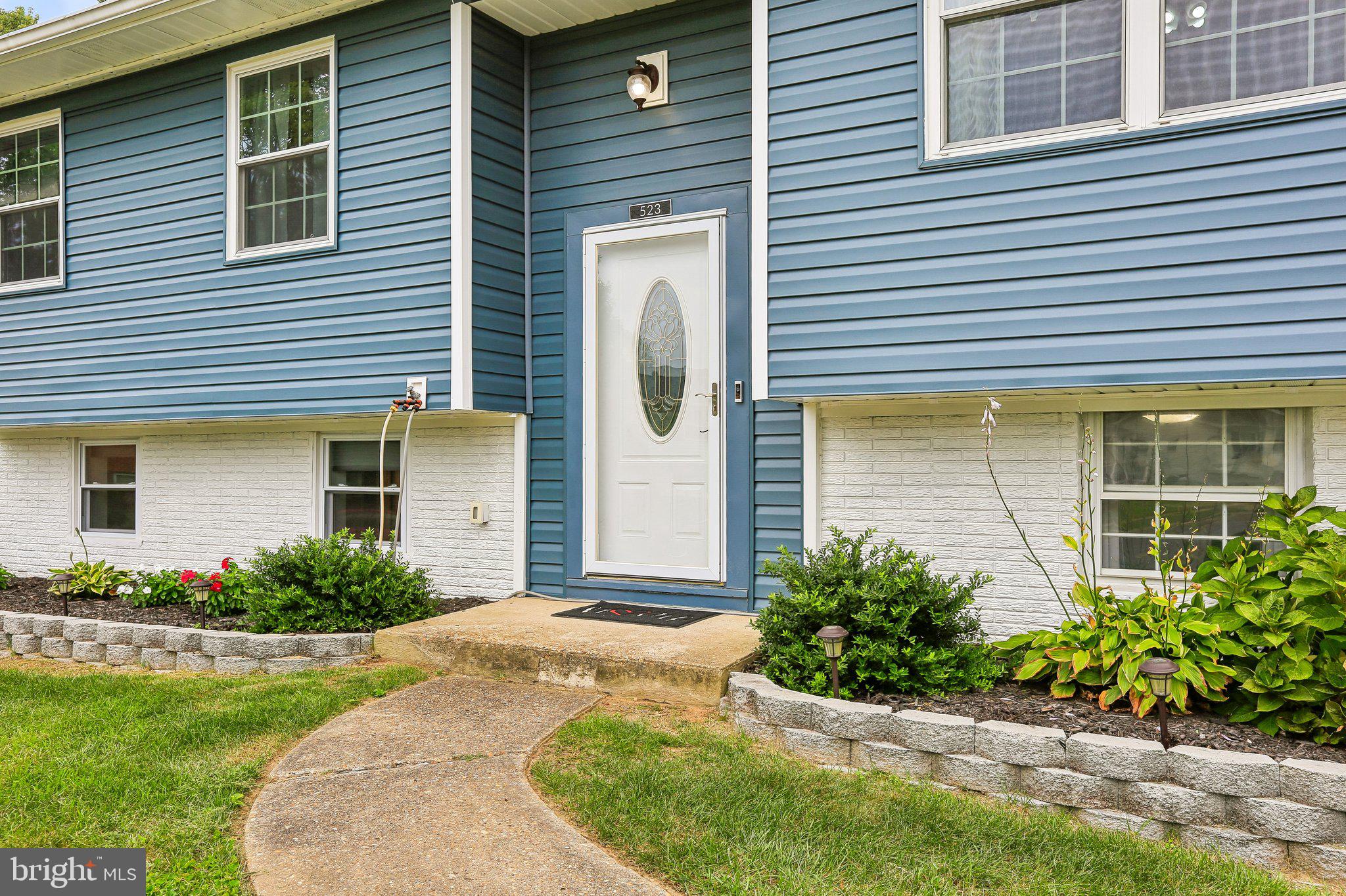 523 CHALET DRIVE W