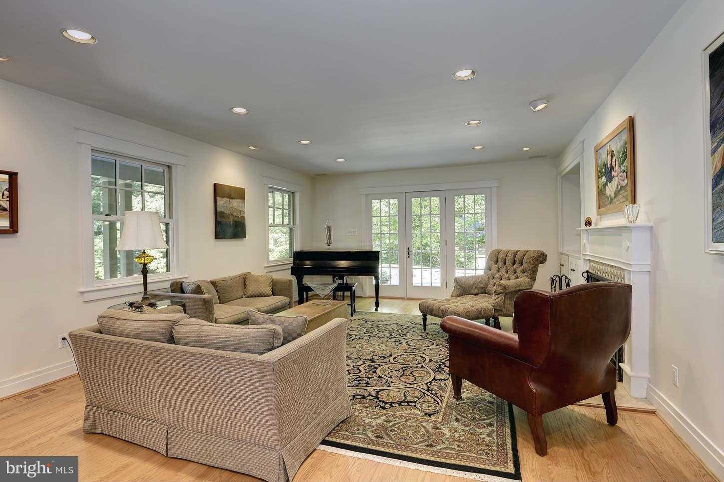 WOODLAND ACRES - Residential