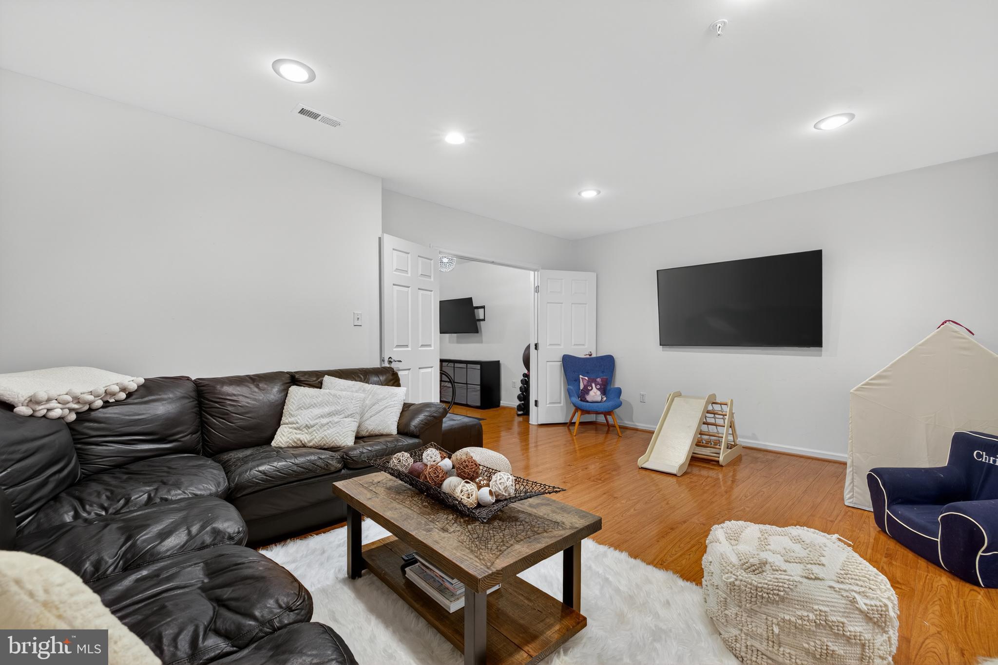 LAKELANDS - Residential