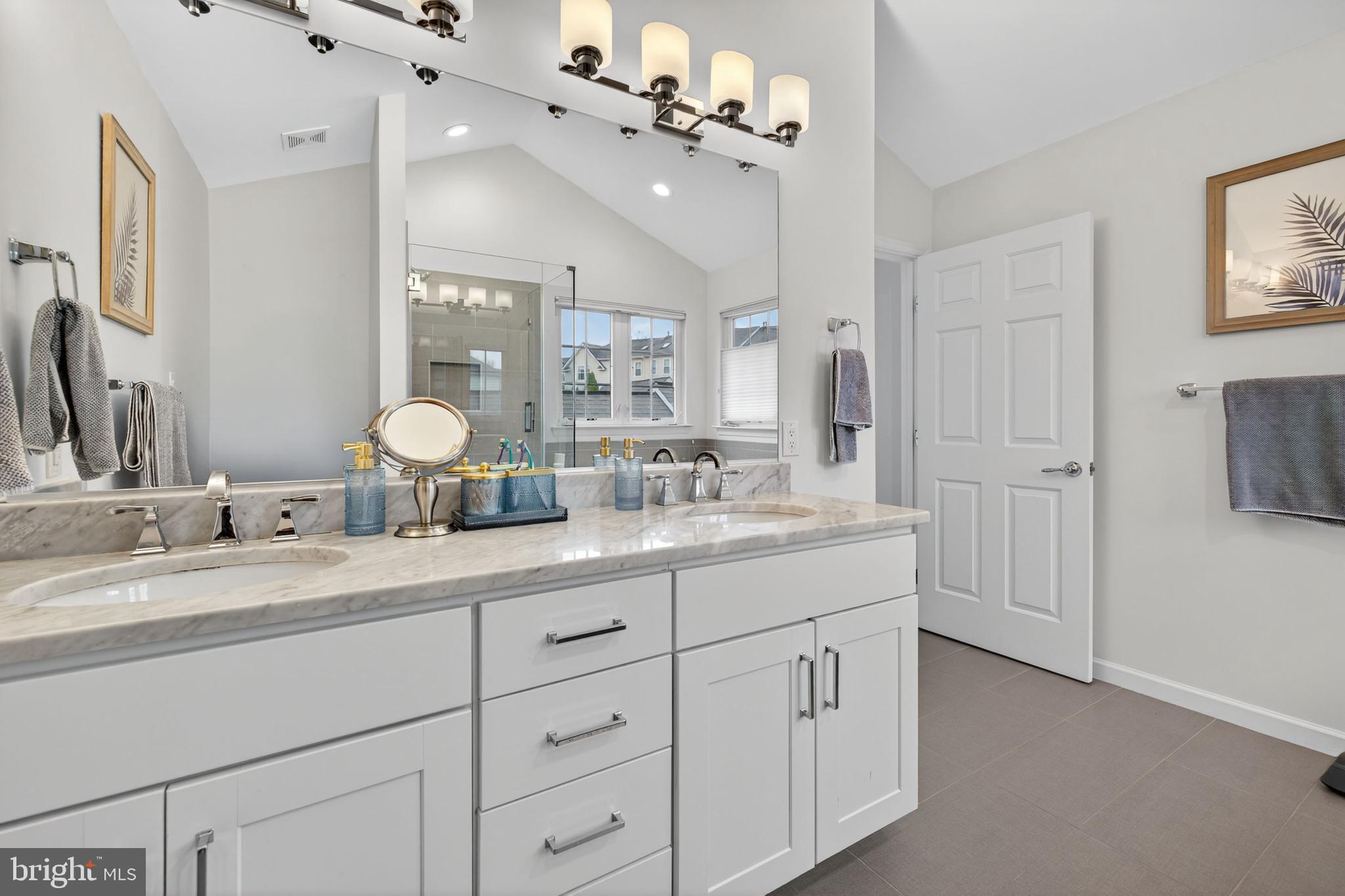 LAKELANDS - Residential