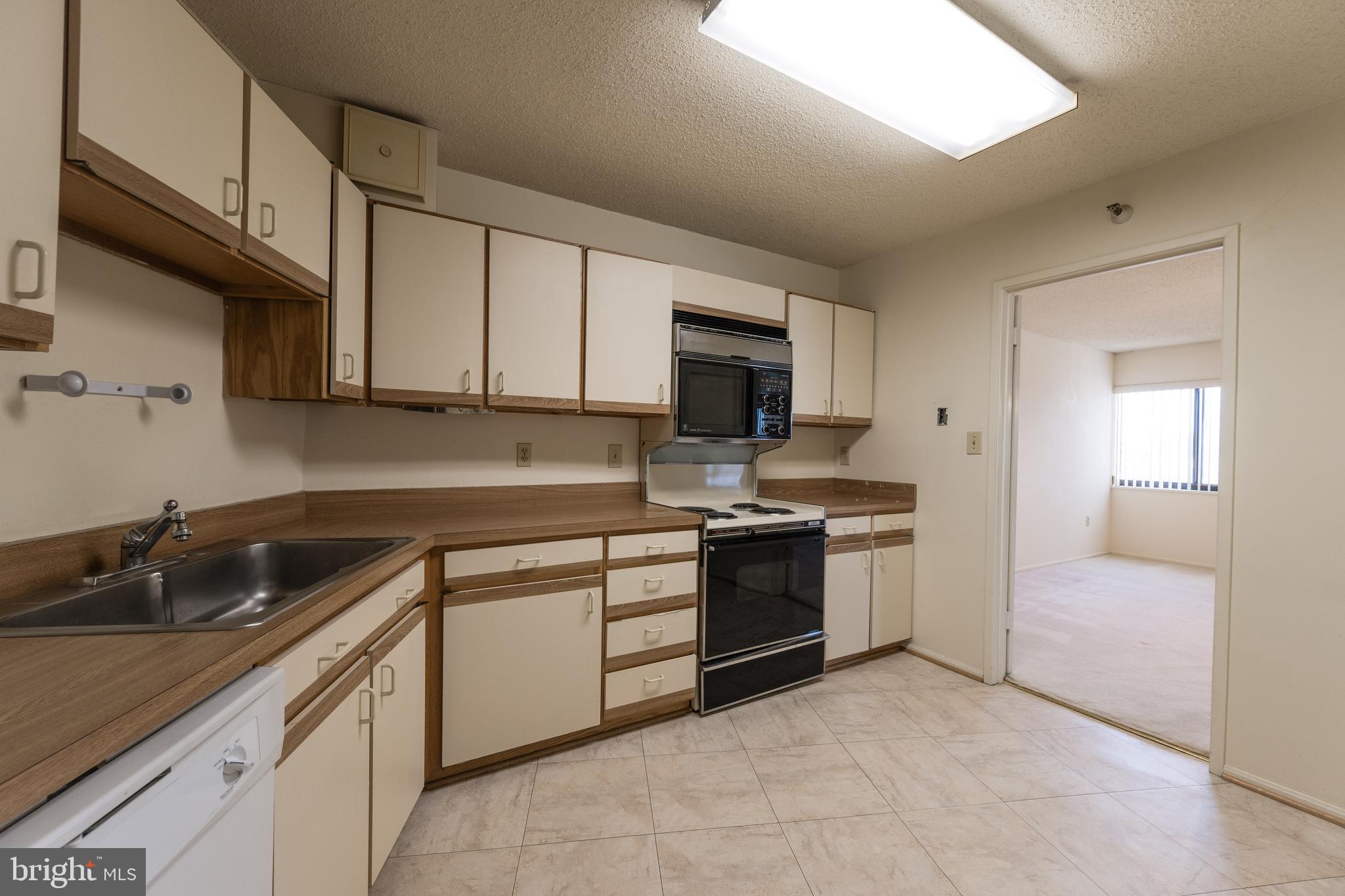 LEISURE WORLD - Residential