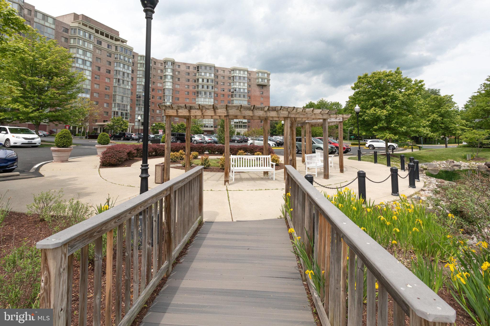 LEISURE WORLD - Residential