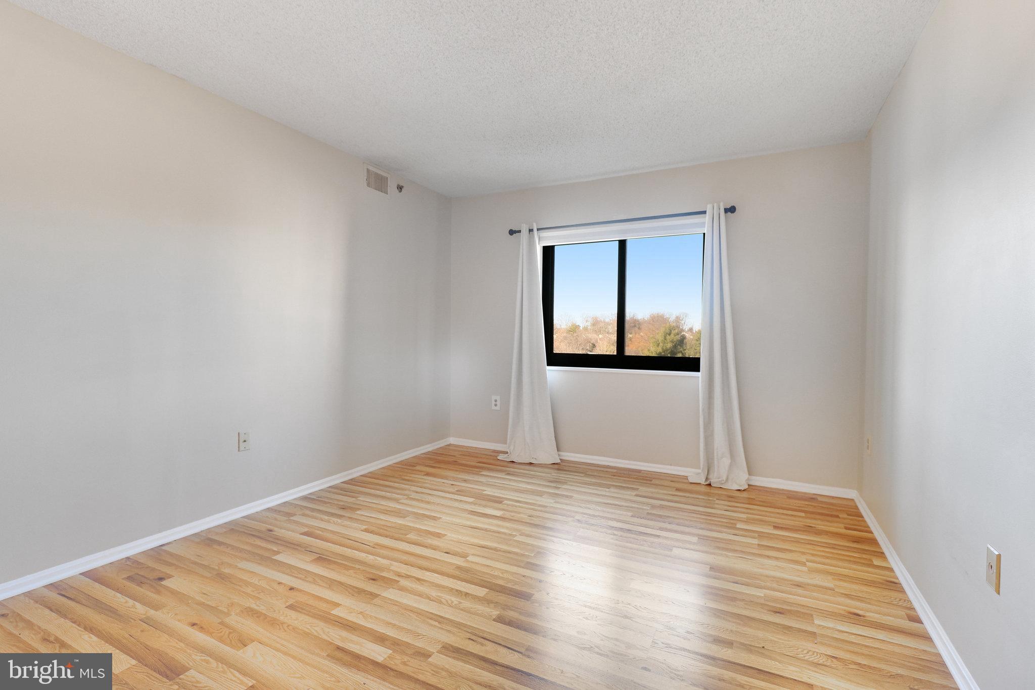 LEISURE WORLD - Residential