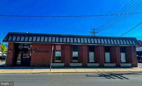 Photo of 70 Chestnut Street, LEWISTOWN, PA 17044 (MLS # PAMF2052040) Photo of 70 Chestnut Street, LEWISTOWN, PA 17044 (MLS # PAMF2052040)