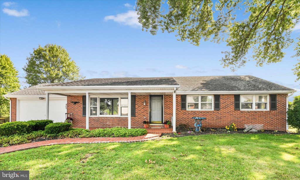 Photo of 627 Pine Hill Road, LITITZ, PA 17543 (MLS # PALA2088912)