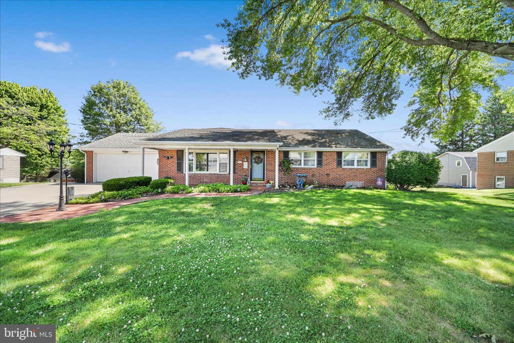 Photo of 627 Pine Hill Road, LITITZ, PA 17543 (MLS # PALA2088912)