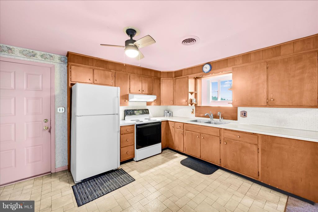 Photo of 627 Pine Hill Road, LITITZ, PA 17543 (MLS # PALA2088912)