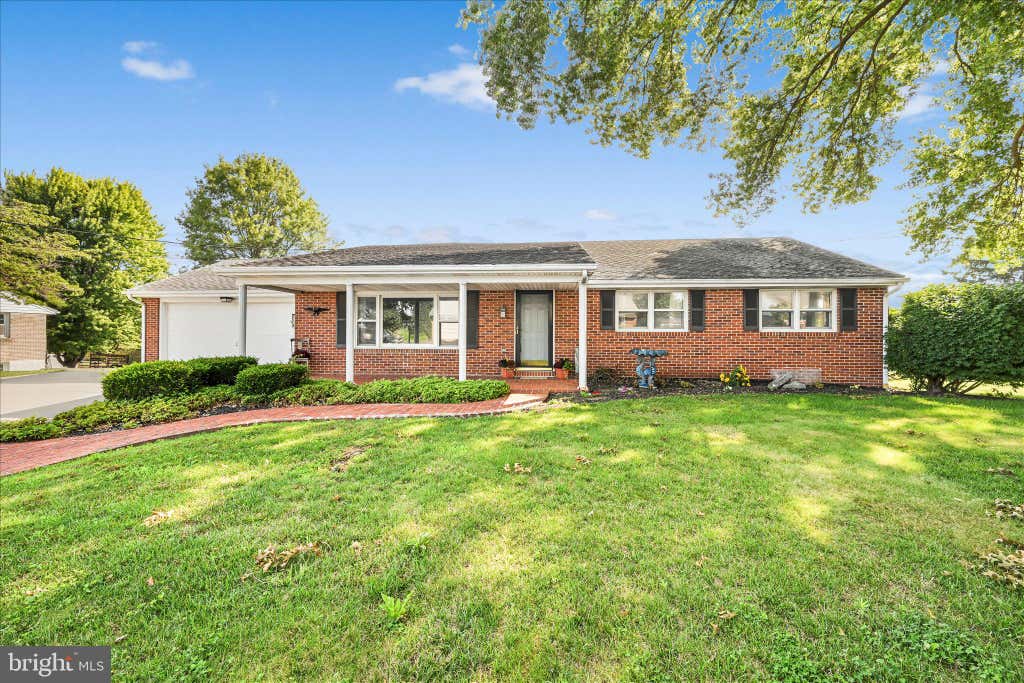 Photo of 627 Pine Hill Road, LITITZ, PA 17543 (MLS # PALA2088912)