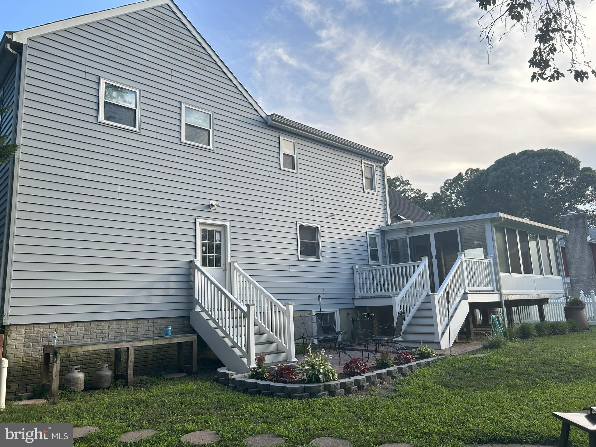 990 HIGHPOINT DRIVE