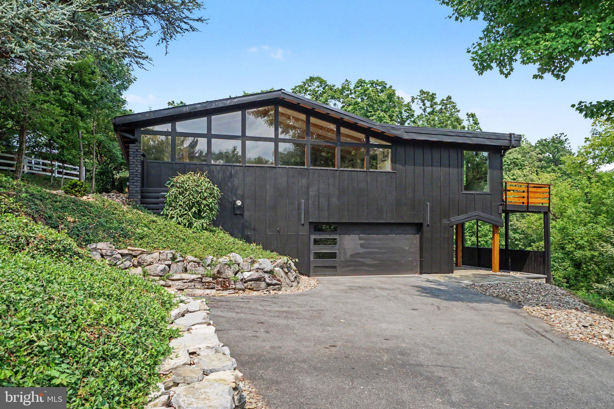 725 VISTA DRIVE