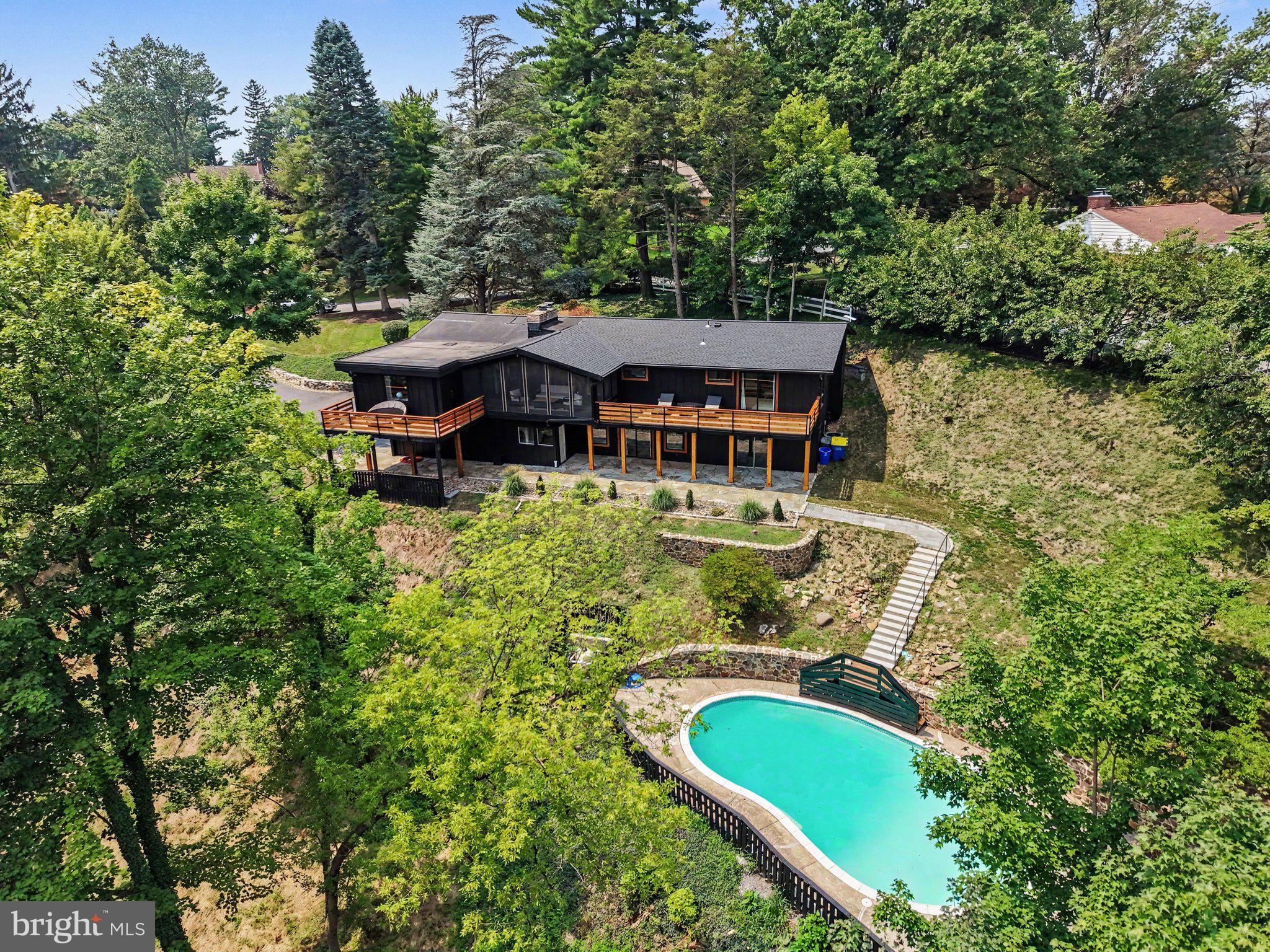 725 VISTA DRIVE