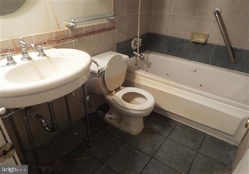 HERITAGE KNOLL - Residential