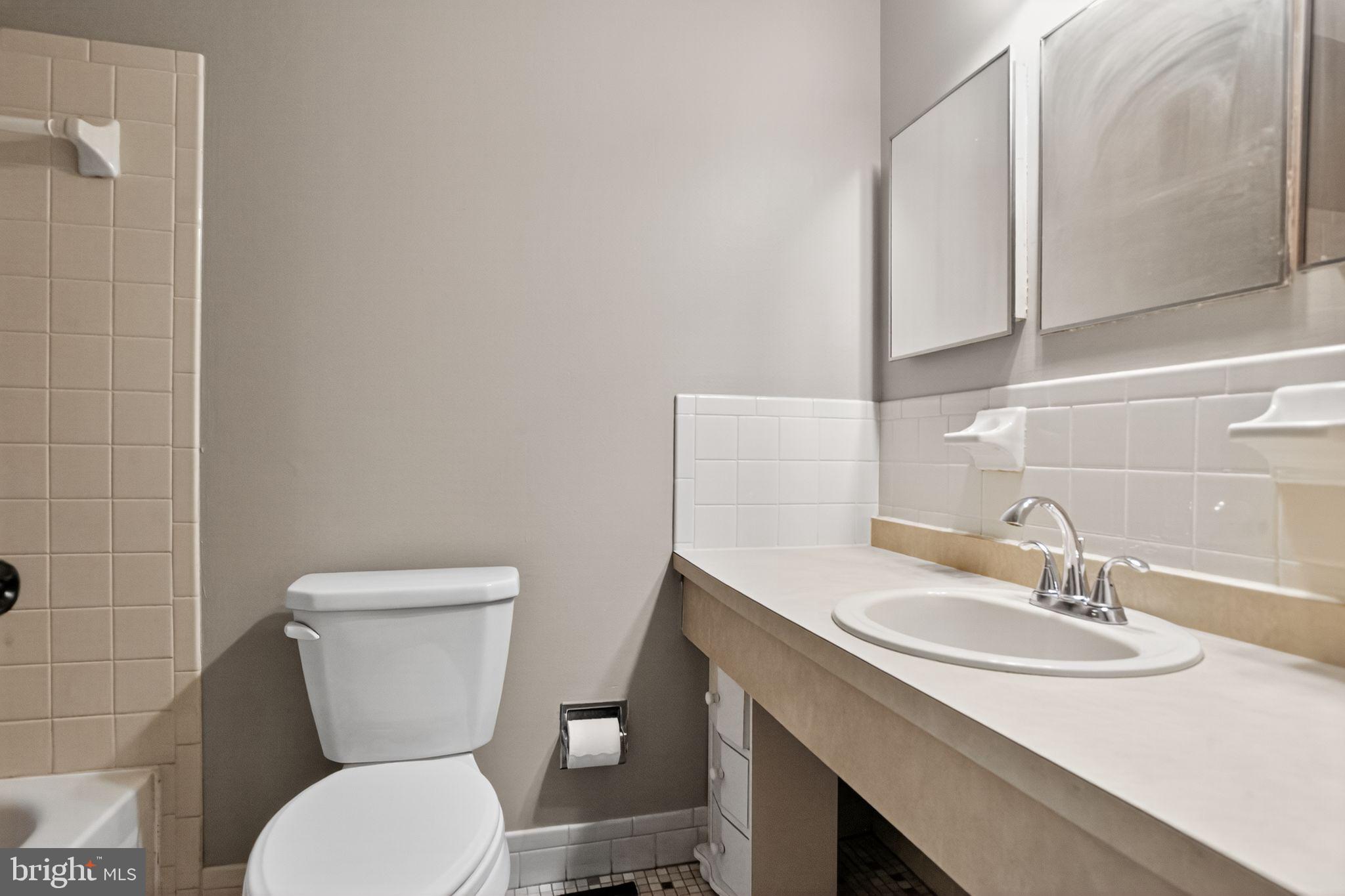 HOLLANDALE - Residential Lease