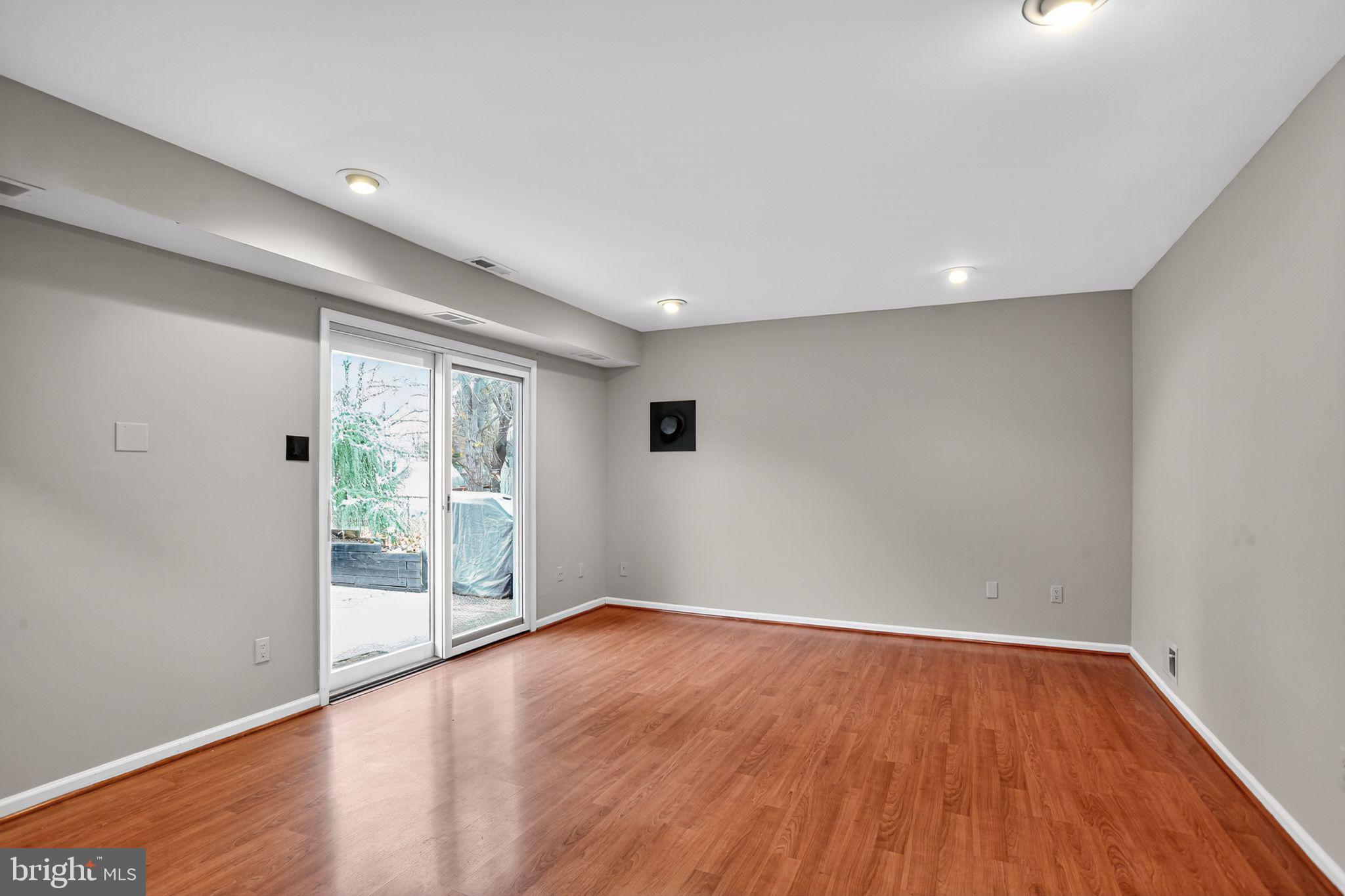 HOLLANDALE - Residential Lease