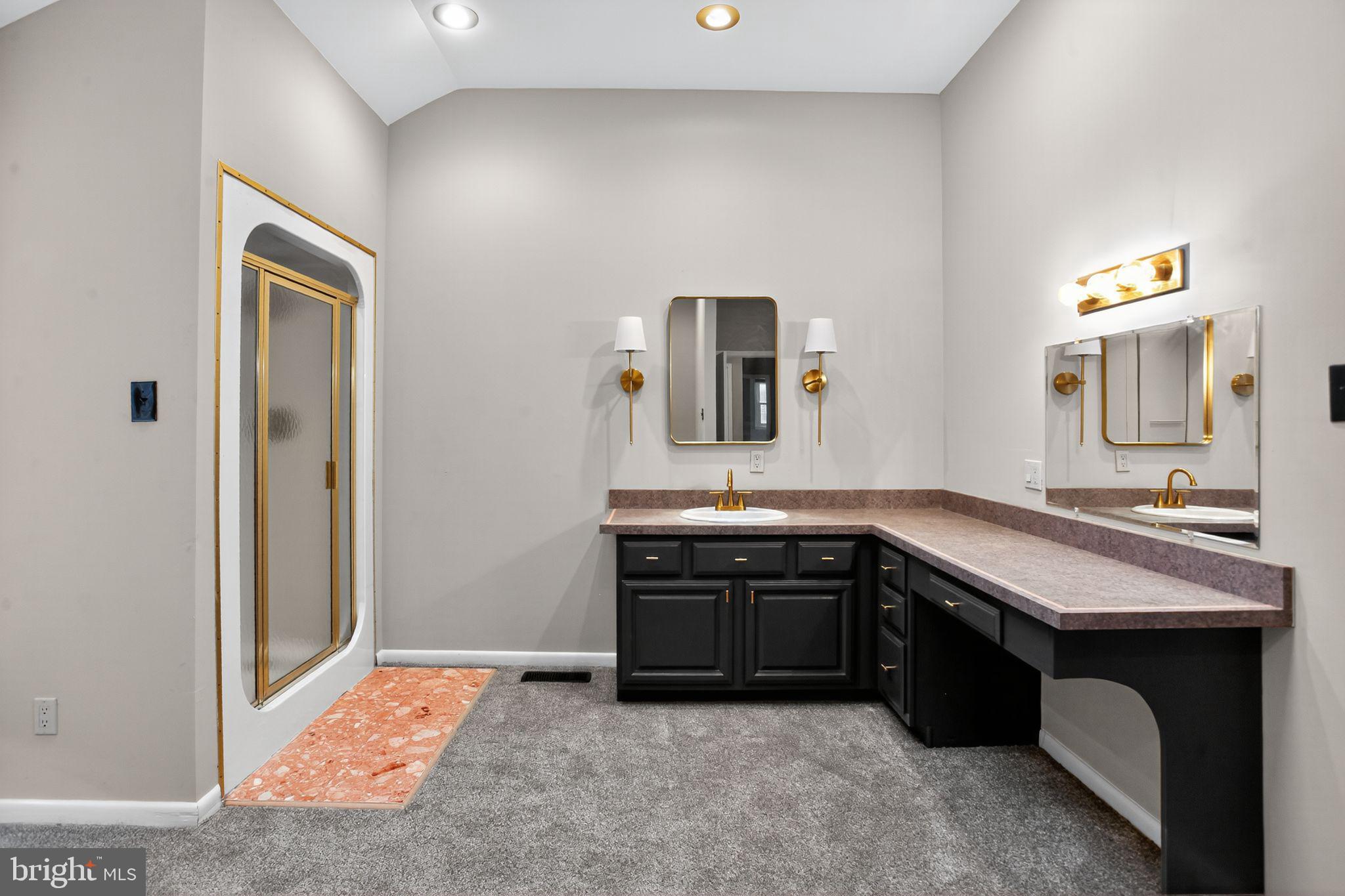 HOLLANDALE - Residential Lease