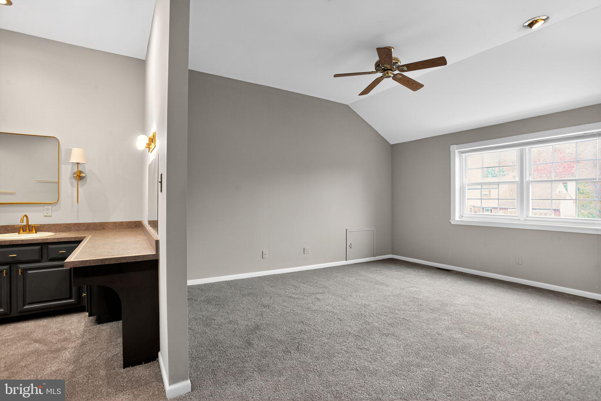 HOLLANDALE - Residential Lease