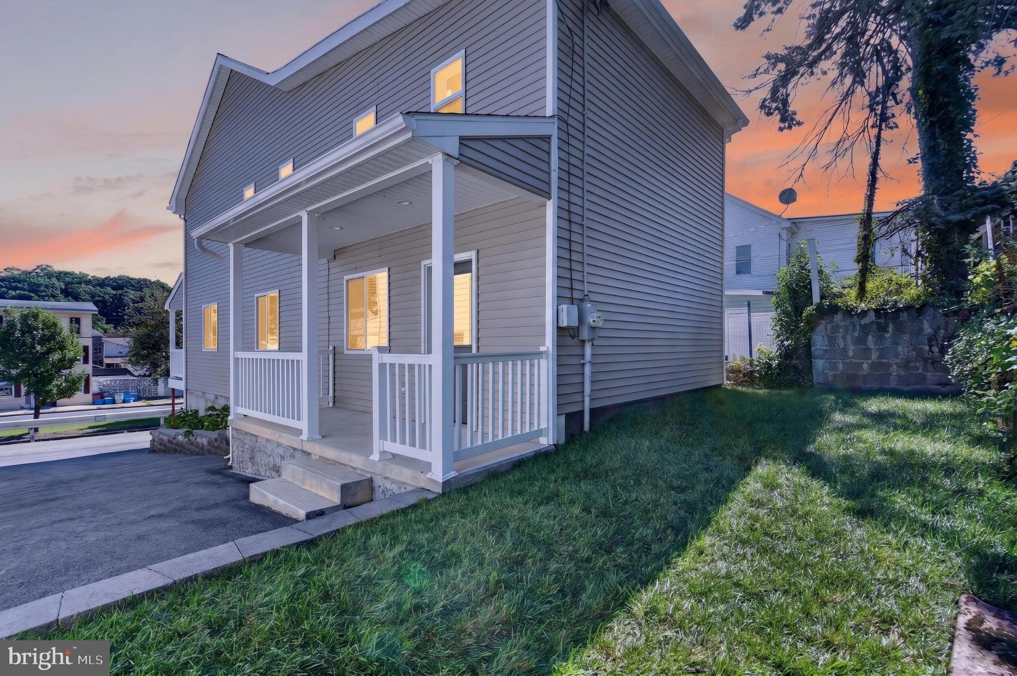 320 N RAILROAD STREET