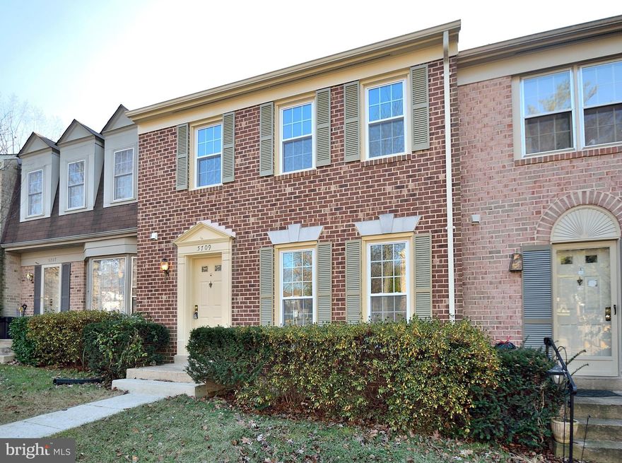 Stunning, newly renovated, 3 BR townhome in quiet Crownleigh community. Updated HW floors, eat-in kitchen w/ new granite counters & SS appliances.  Roomy Master BR, large family room w/ fireplace & over-sized laundry/storage room. Walkout to private rear deck, fenced backyard & year-round wooded views. New efficient thermopane windows, fresh paint, new carpet & fixtures. Close to VRE. Like new!