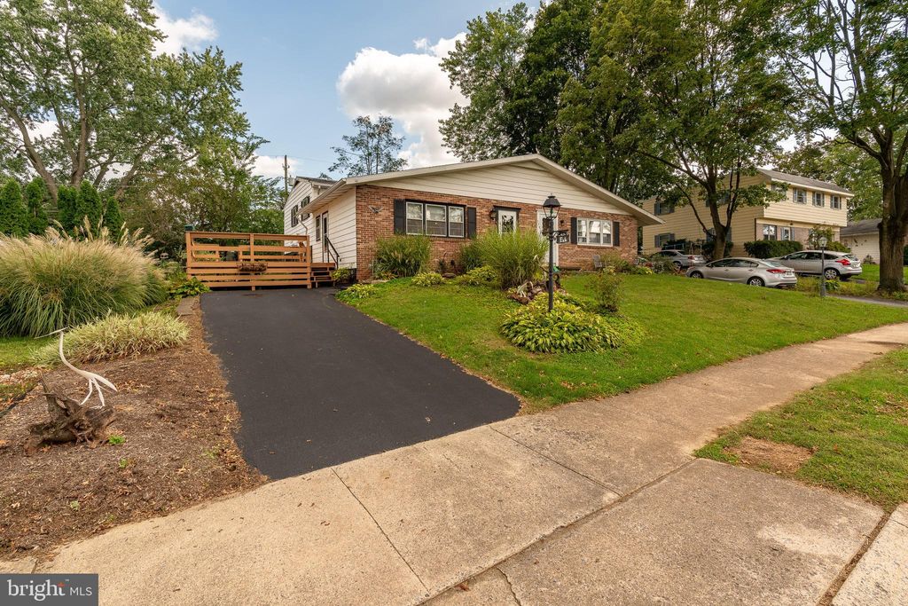 Photo of 527 W MARION ST, LITITZ, PA 17543 (MLS # PALA2041132)