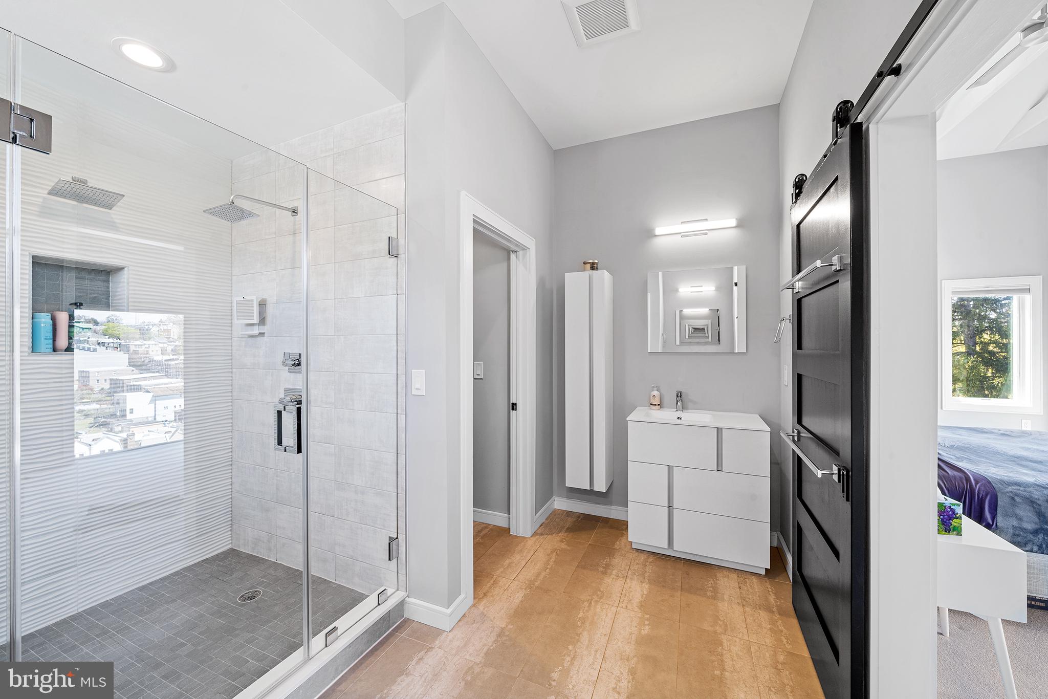 ROXBOROUGH - Residential