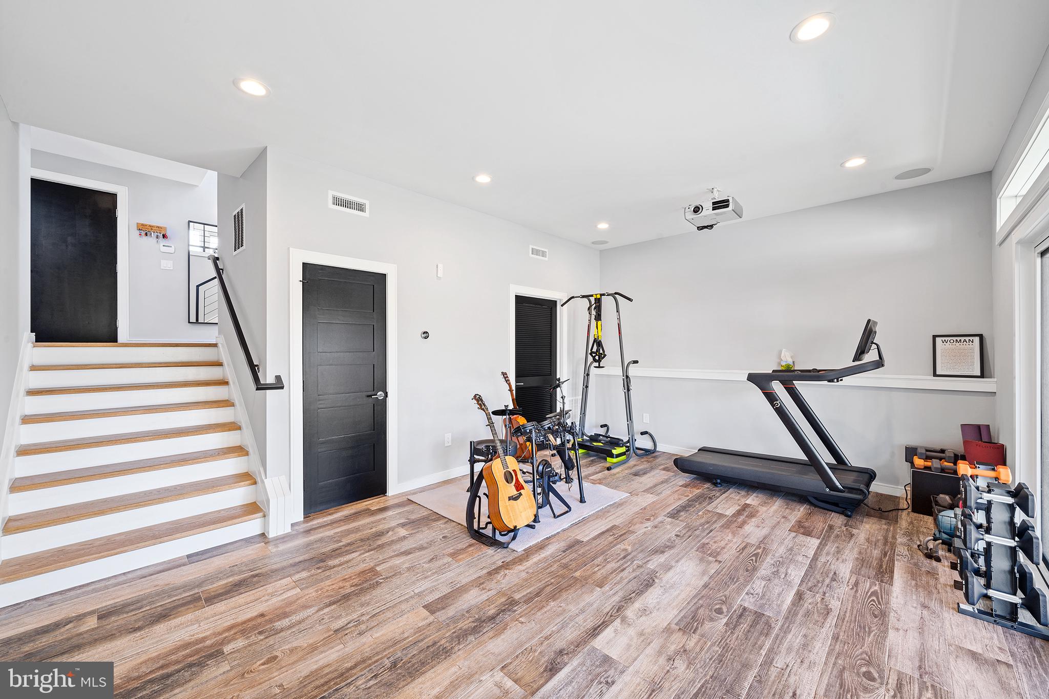 ROXBOROUGH - Residential