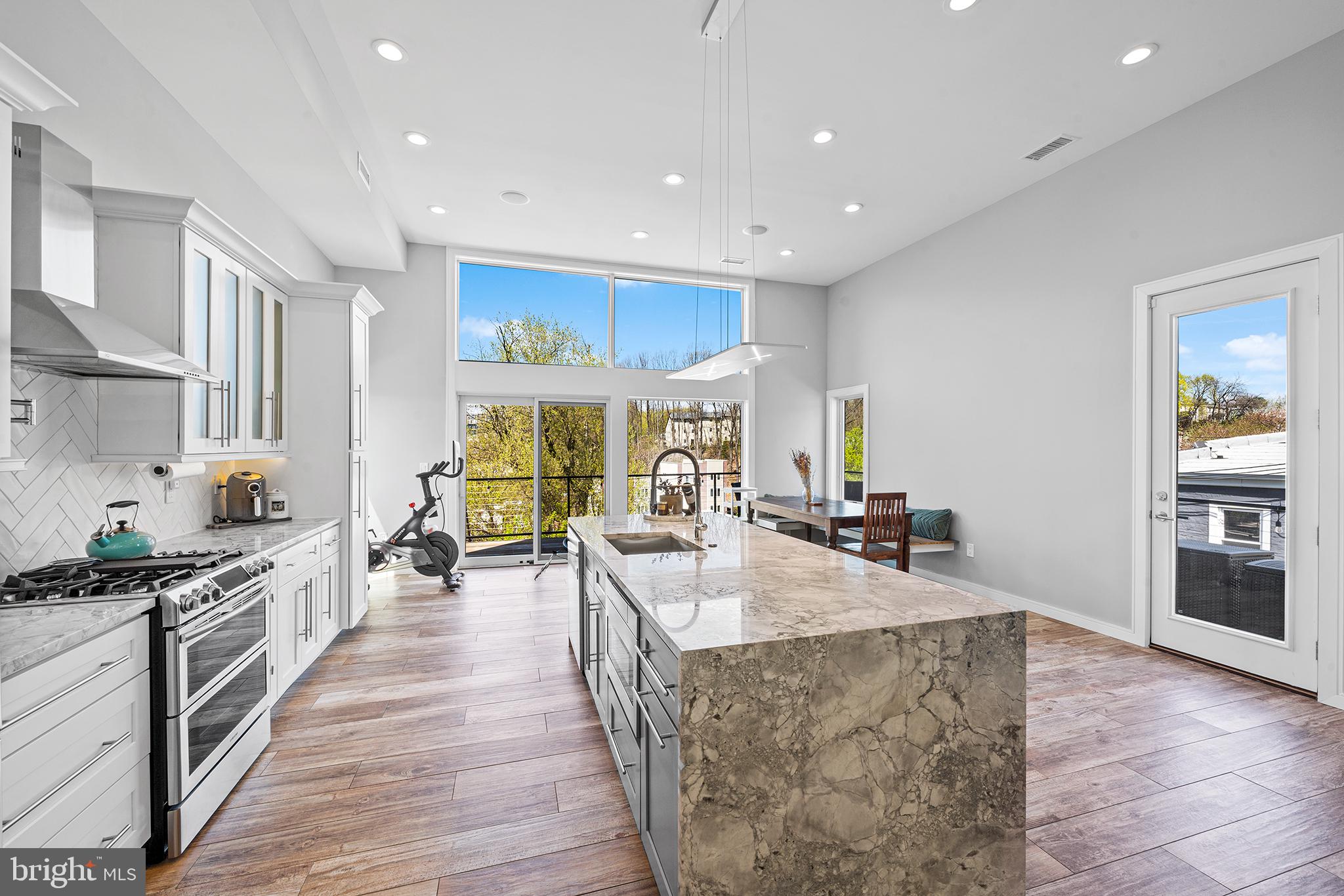 ROXBOROUGH - Residential