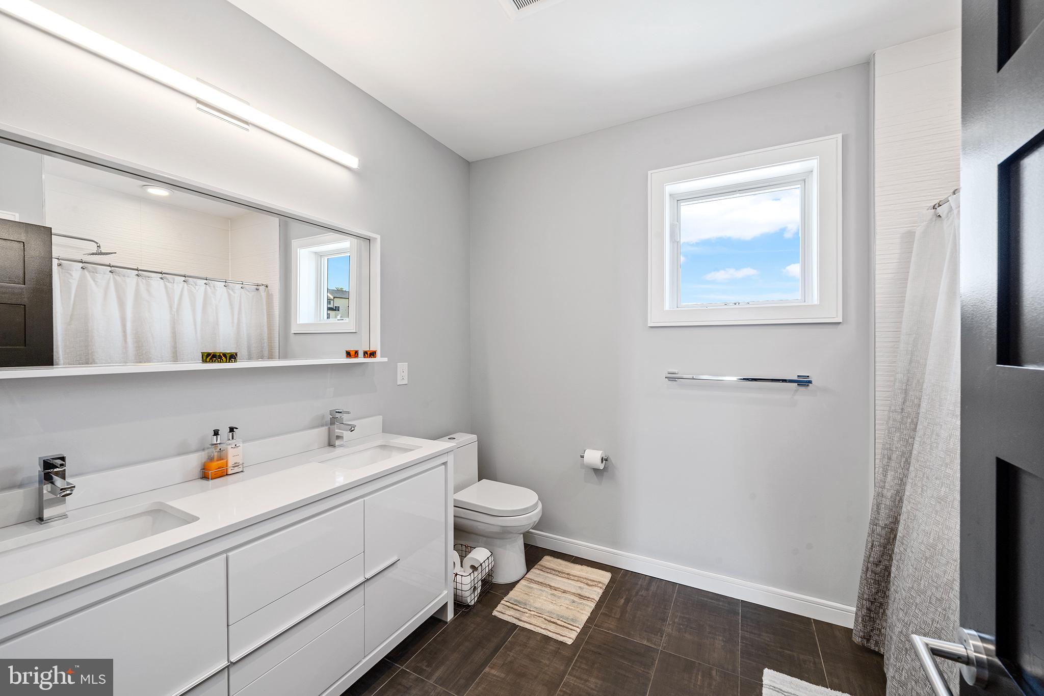 ROXBOROUGH - Residential