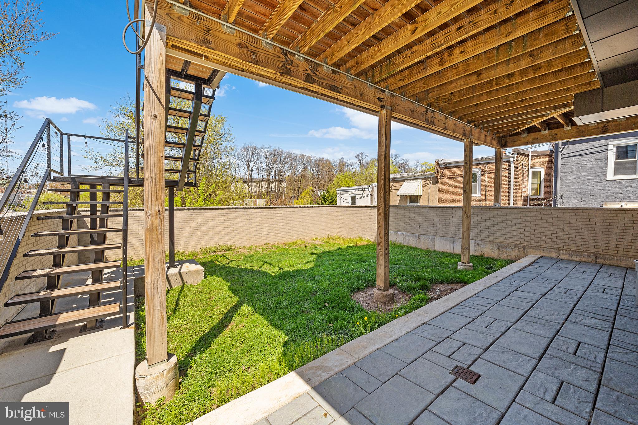 ROXBOROUGH - Residential