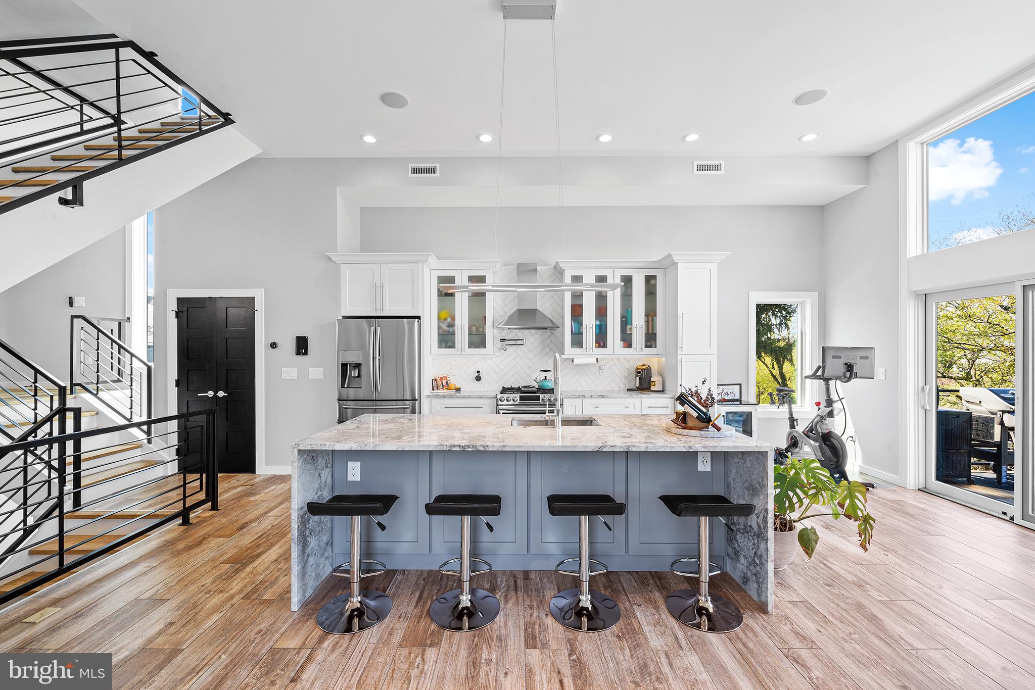 ROXBOROUGH - Residential