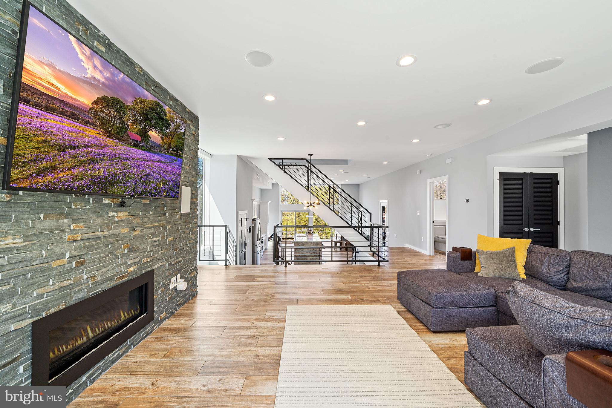 ROXBOROUGH - Residential