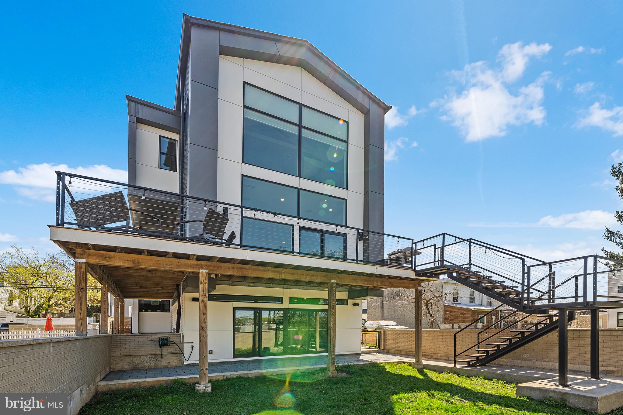 ROXBOROUGH - Residential