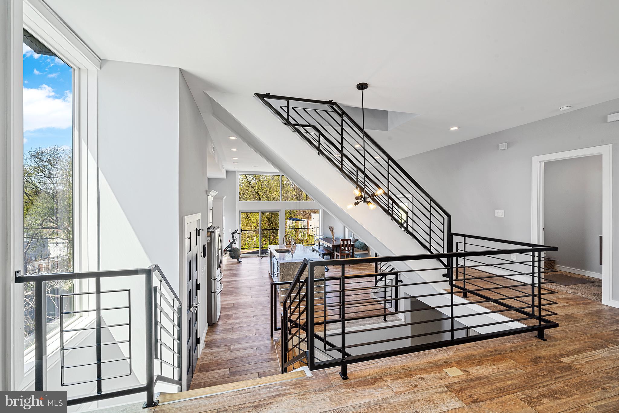 ROXBOROUGH - Residential