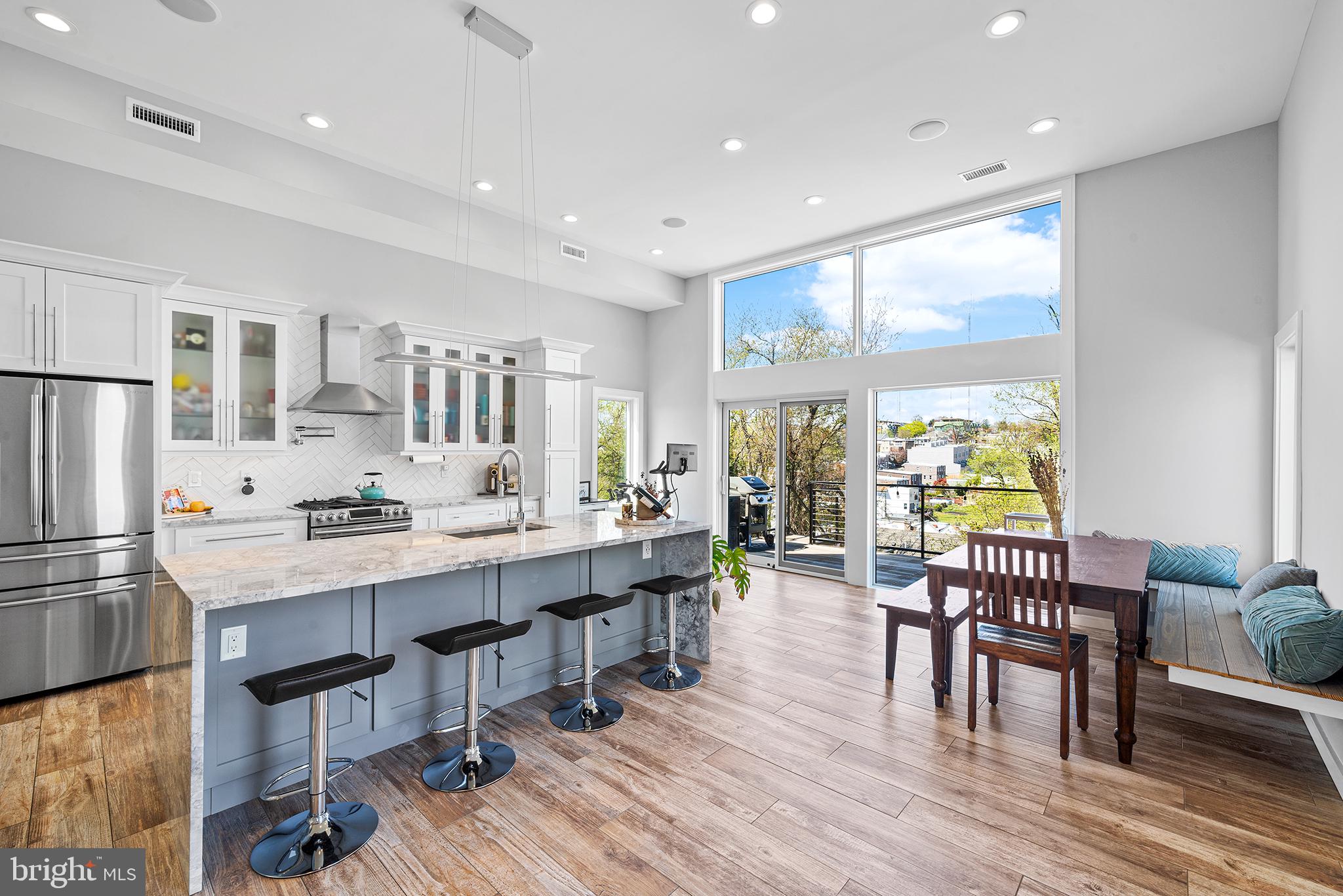 ROXBOROUGH - Residential