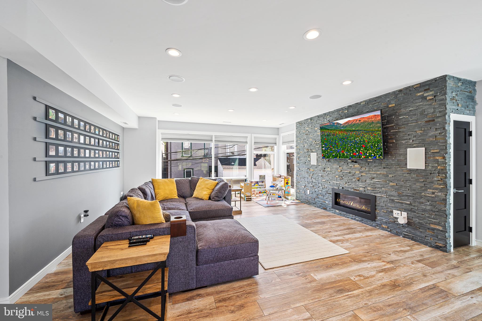 ROXBOROUGH - Residential