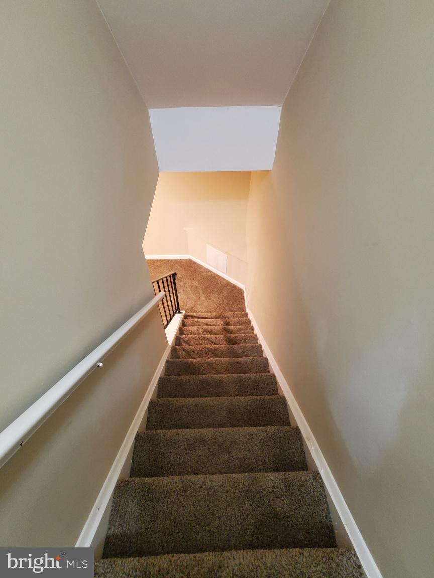 KINGS COURT - Residential Lease