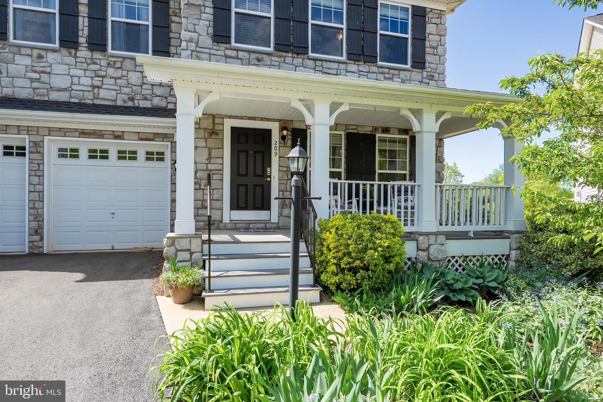 209 JOLLIFFE CIRCLE