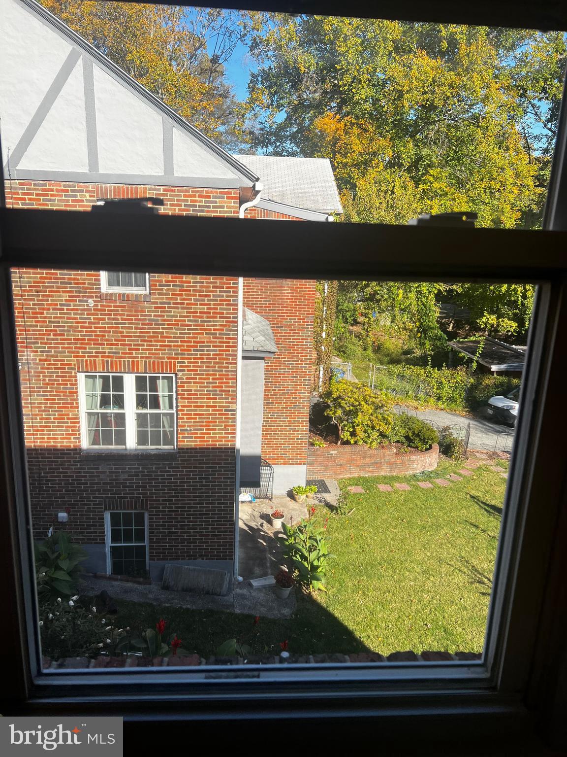 8507 Flower Ave Unit 4 is an apartment located in Montgomery County. This sunny 1 Bed has a newly renovated kitchen, hardwood floors throughout and a lot of storage space.
The large windows inside the living space and bedroom(s) allow ample sunlight to enter inside the home. Apply today to secure your new home!
Important Facts:
Less than ¼ mile away from Sligo Creek Park.
The tenant is responsible for electric through Pepco.
Parking onsite - range of $35 to $150
Pet-Friendly - cats and dogs
Laundry Facilities on site.
Non-smoking building
