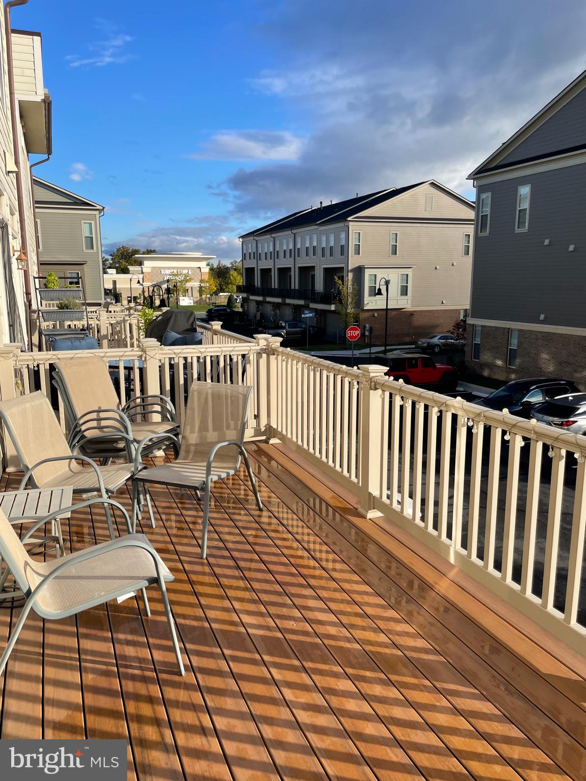 ONE LOUDOUN LAND BAY B - Residential Lease