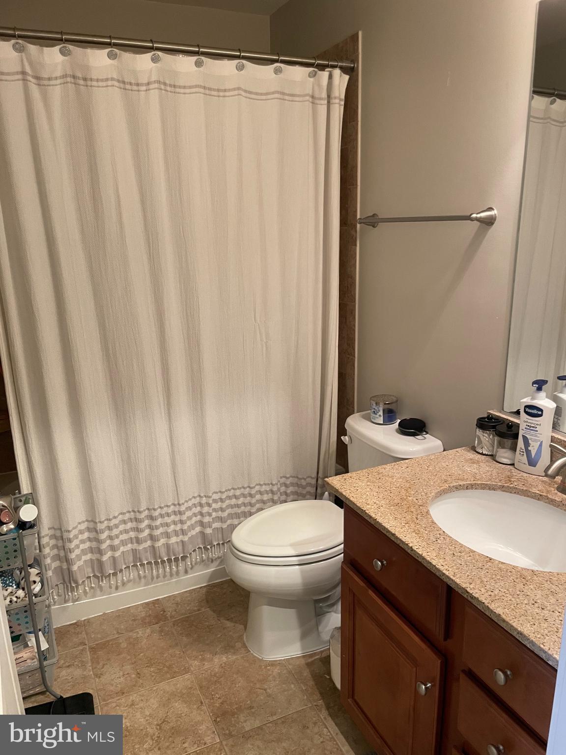 ONE LOUDOUN LAND BAY B - Residential Lease