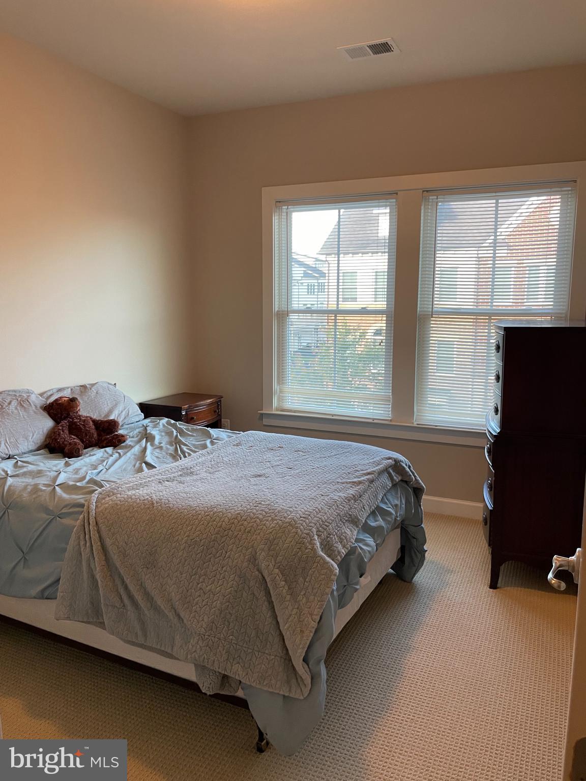 ONE LOUDOUN LAND BAY B - Residential Lease