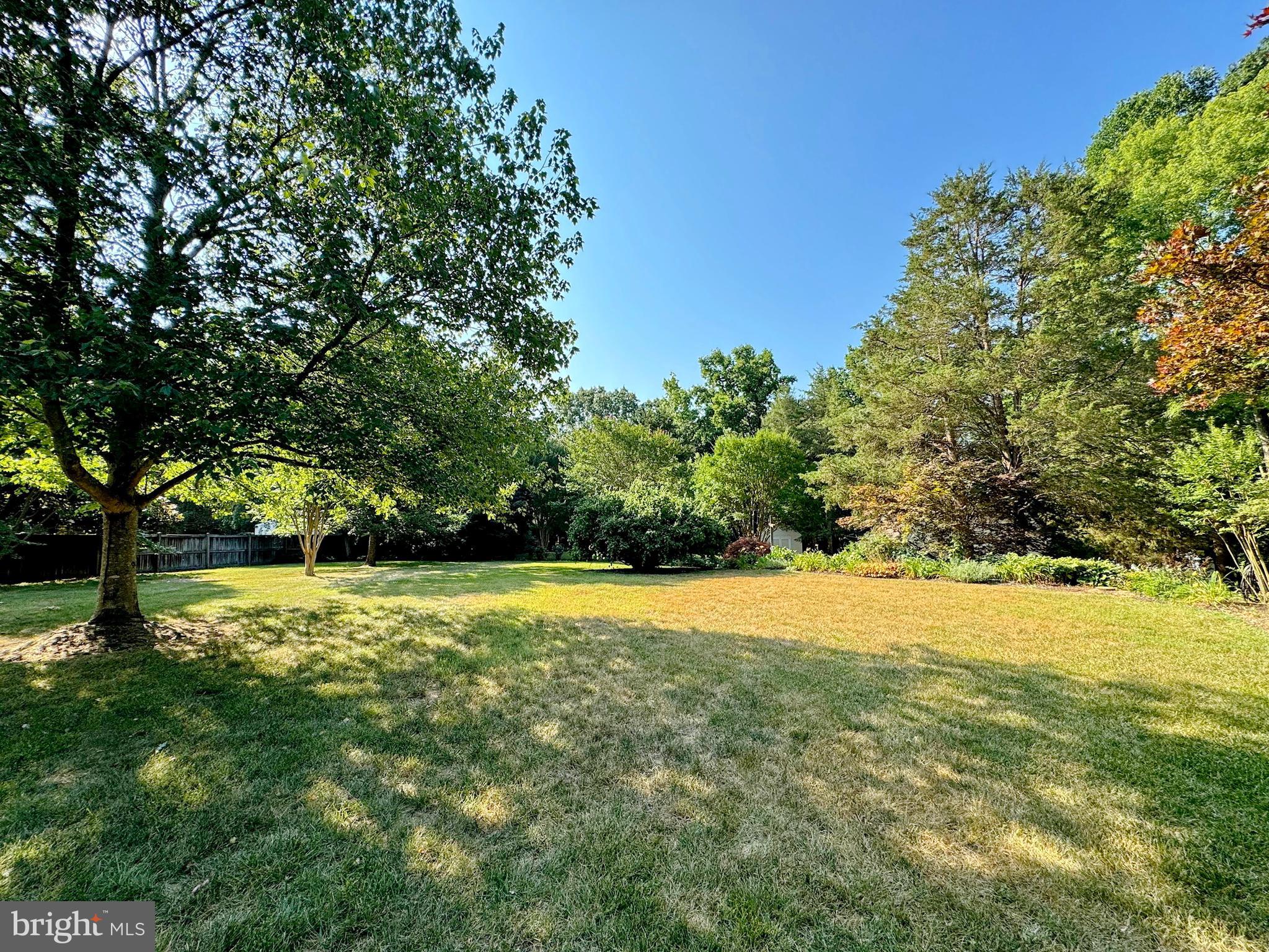 AVON CREST - Residential