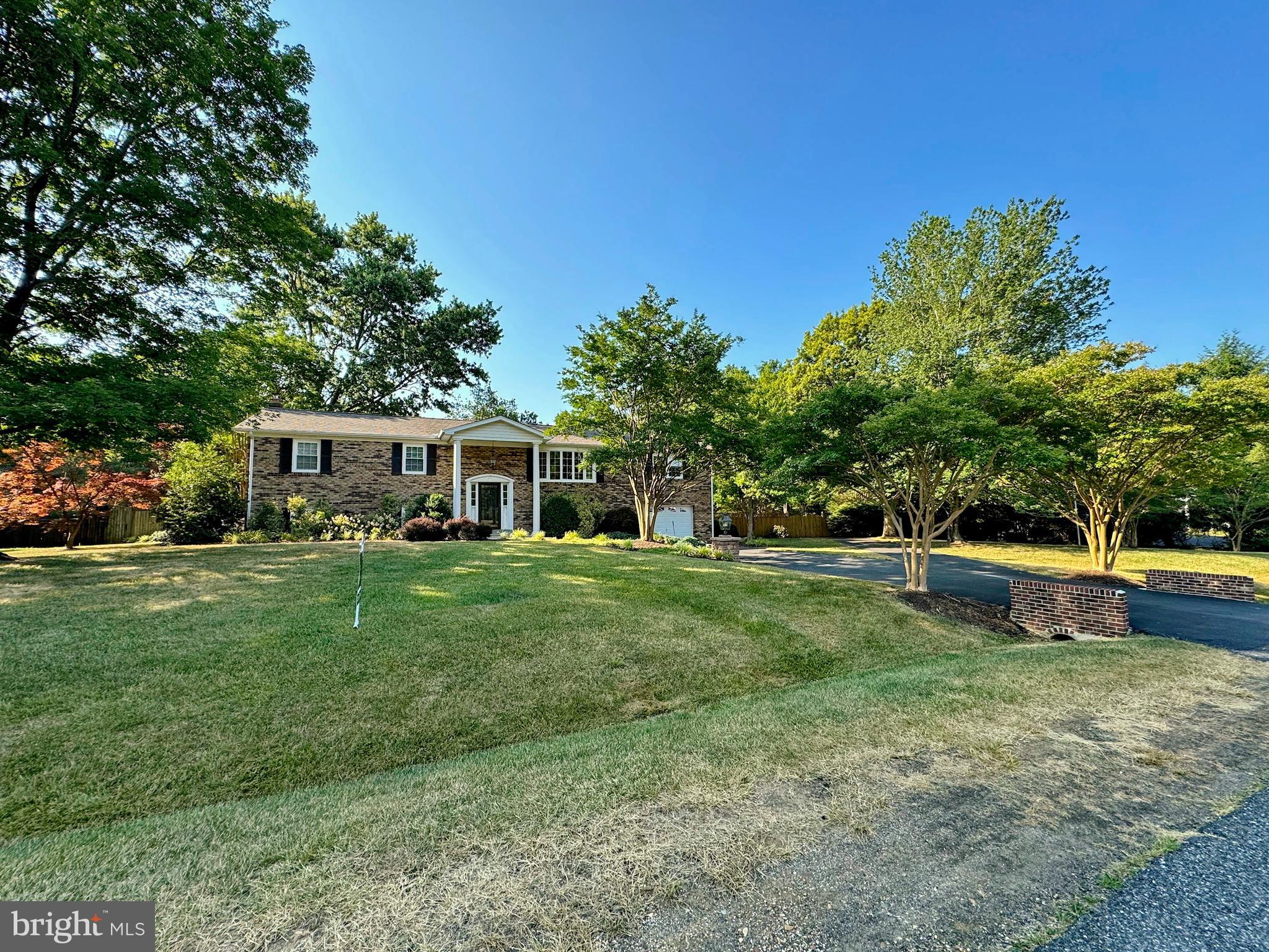 AVON CREST - Residential