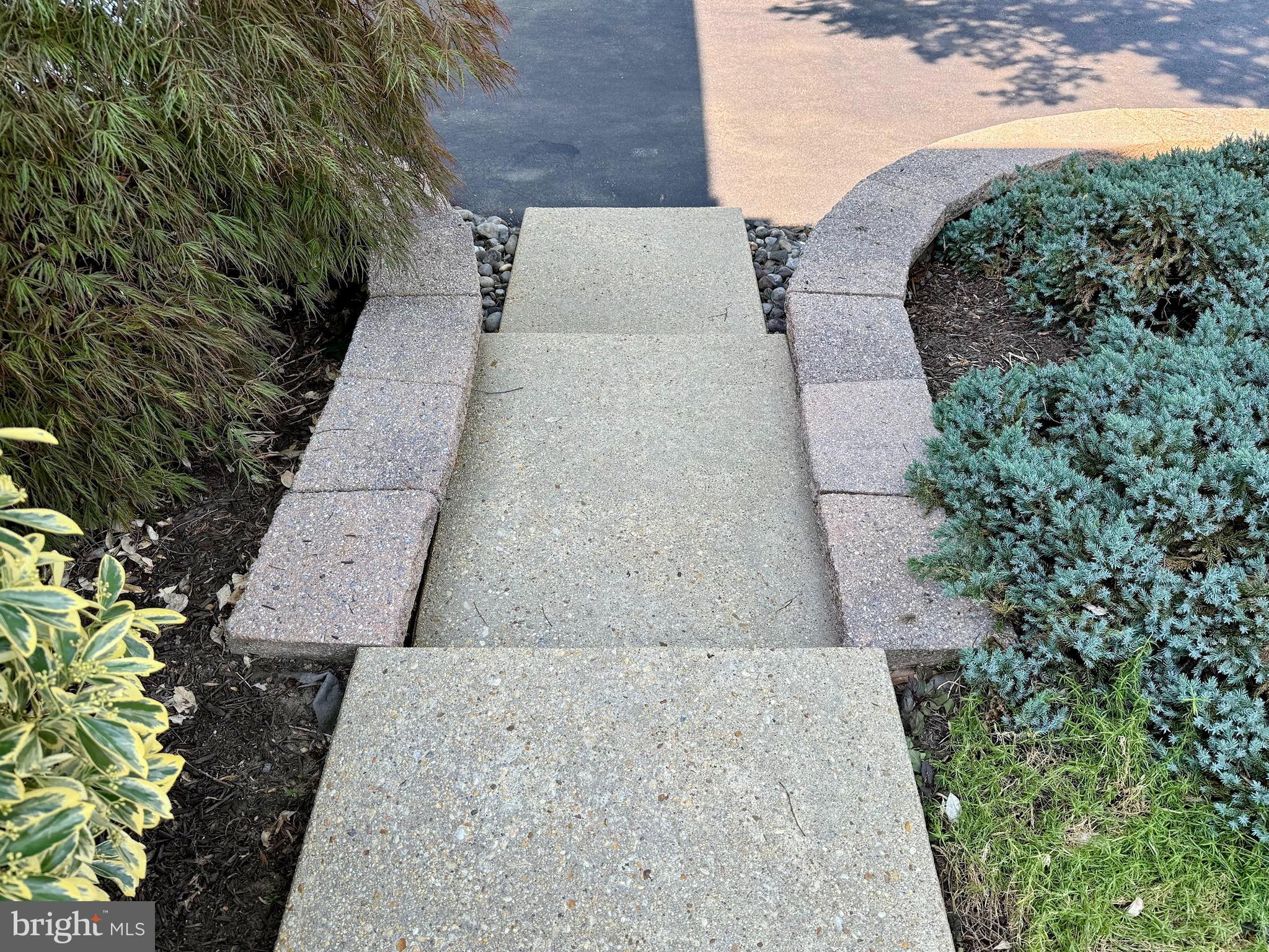 AVON CREST - Residential