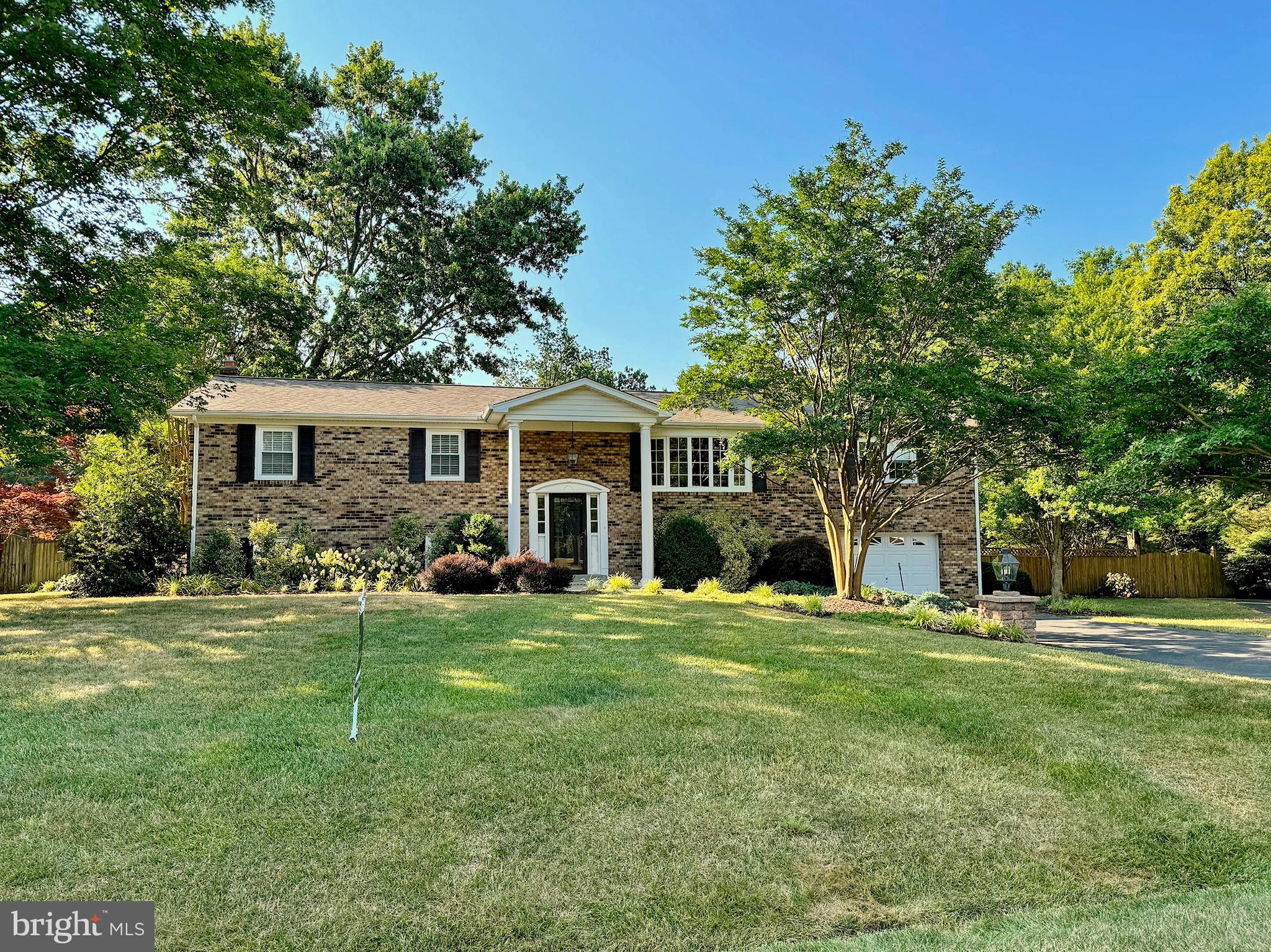 AVON CREST - Residential