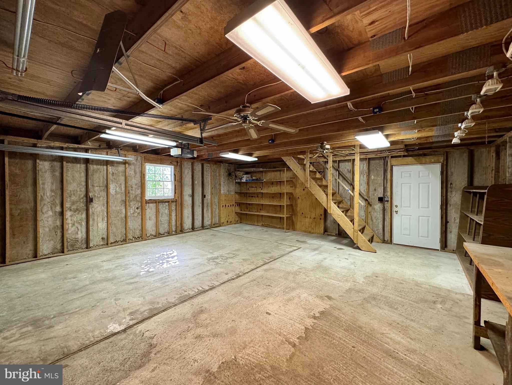 AVON CREST - Residential