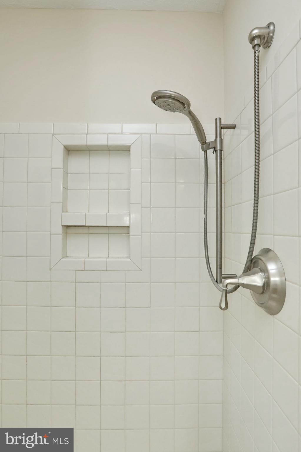 AVON CREST - Residential