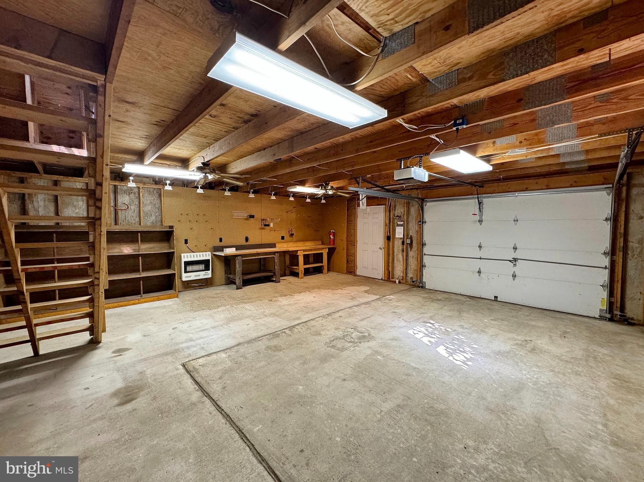 AVON CREST - Residential