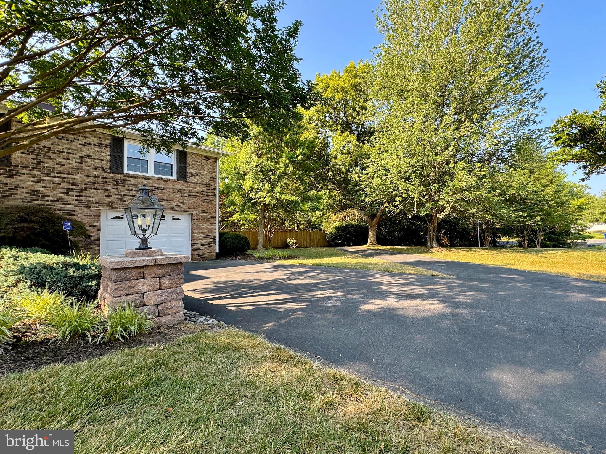 AVON CREST - Residential