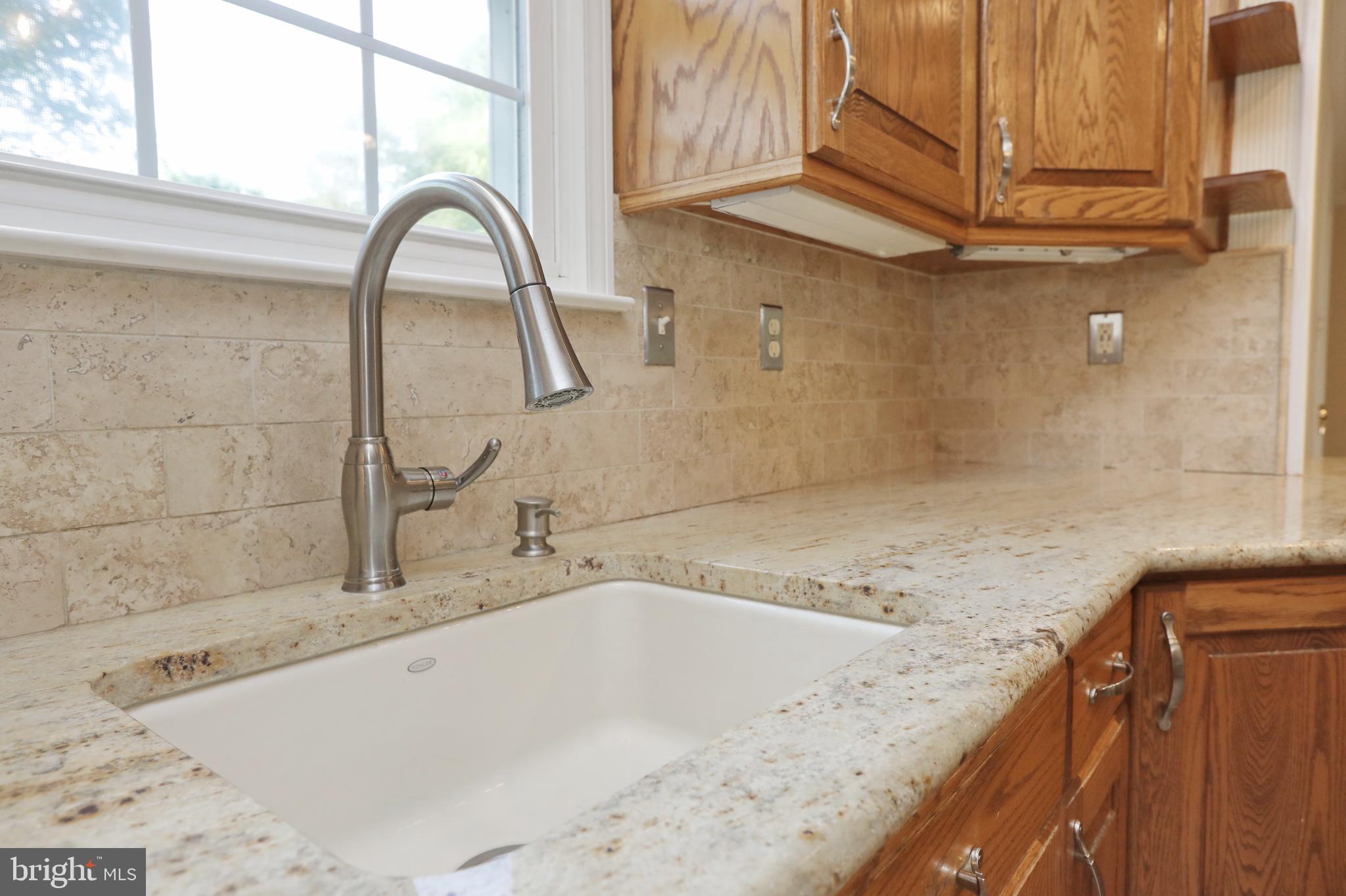 AVON CREST - Residential